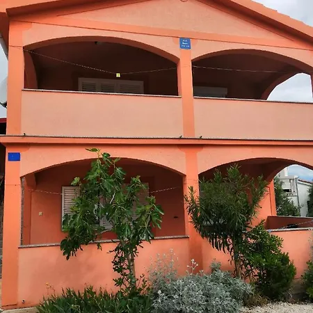 Zdenka Apartment Vir