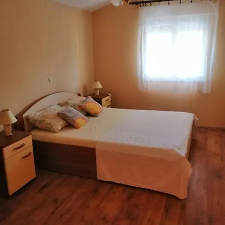 Zdenka Apartment Vir